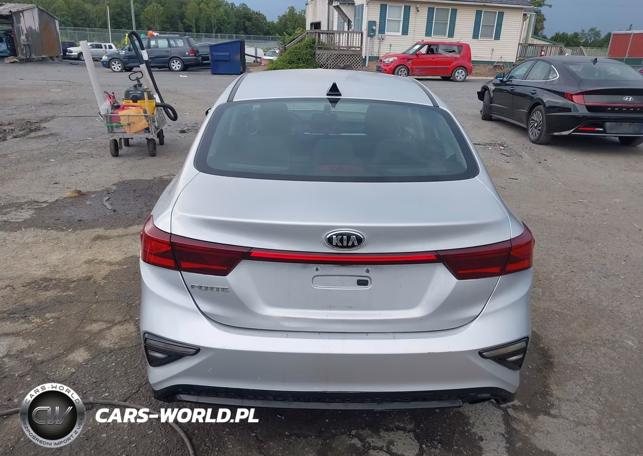 2019 Kia Forte Lxs VIN:3KPF24AD7KE118859 - 17