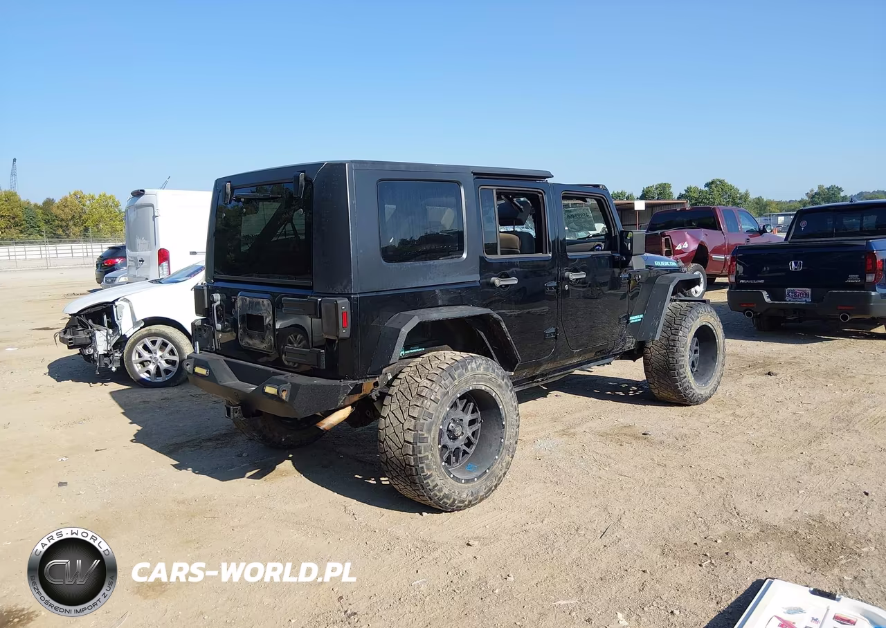 2010 Jeep Wrangler Unlimited Rubicon VIN:1J4BA6H16AL128937 - 4
