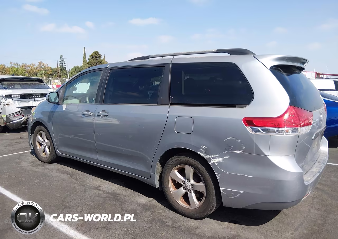 2011 Toyota Sienna Le V6 VIN:5TDKK3DC1BS132256 - 14
