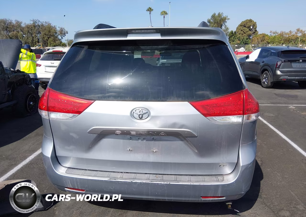2011 Toyota Sienna Le V6 VIN:5TDKK3DC1BS132256 - 16