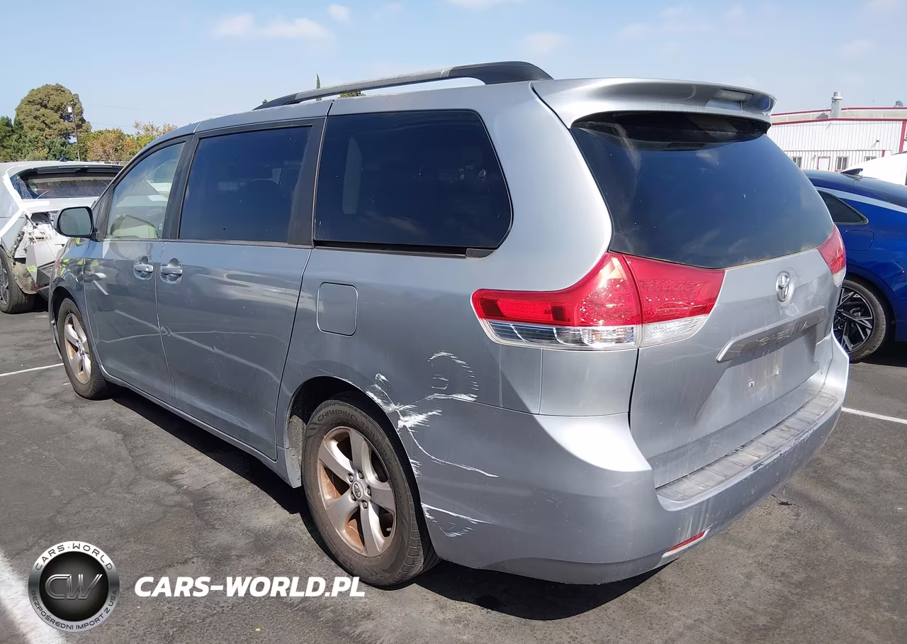 2011 Toyota Sienna Le V6 VIN:5TDKK3DC1BS132256 - 3