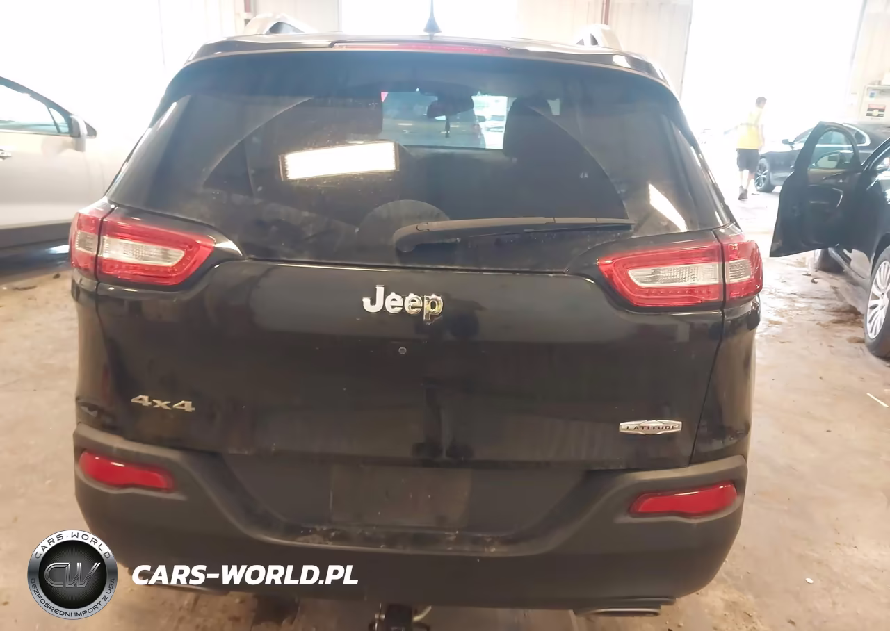 2015 Jeep Cherokee Latitude VIN:1C4PJMCS6FW773299 - 16