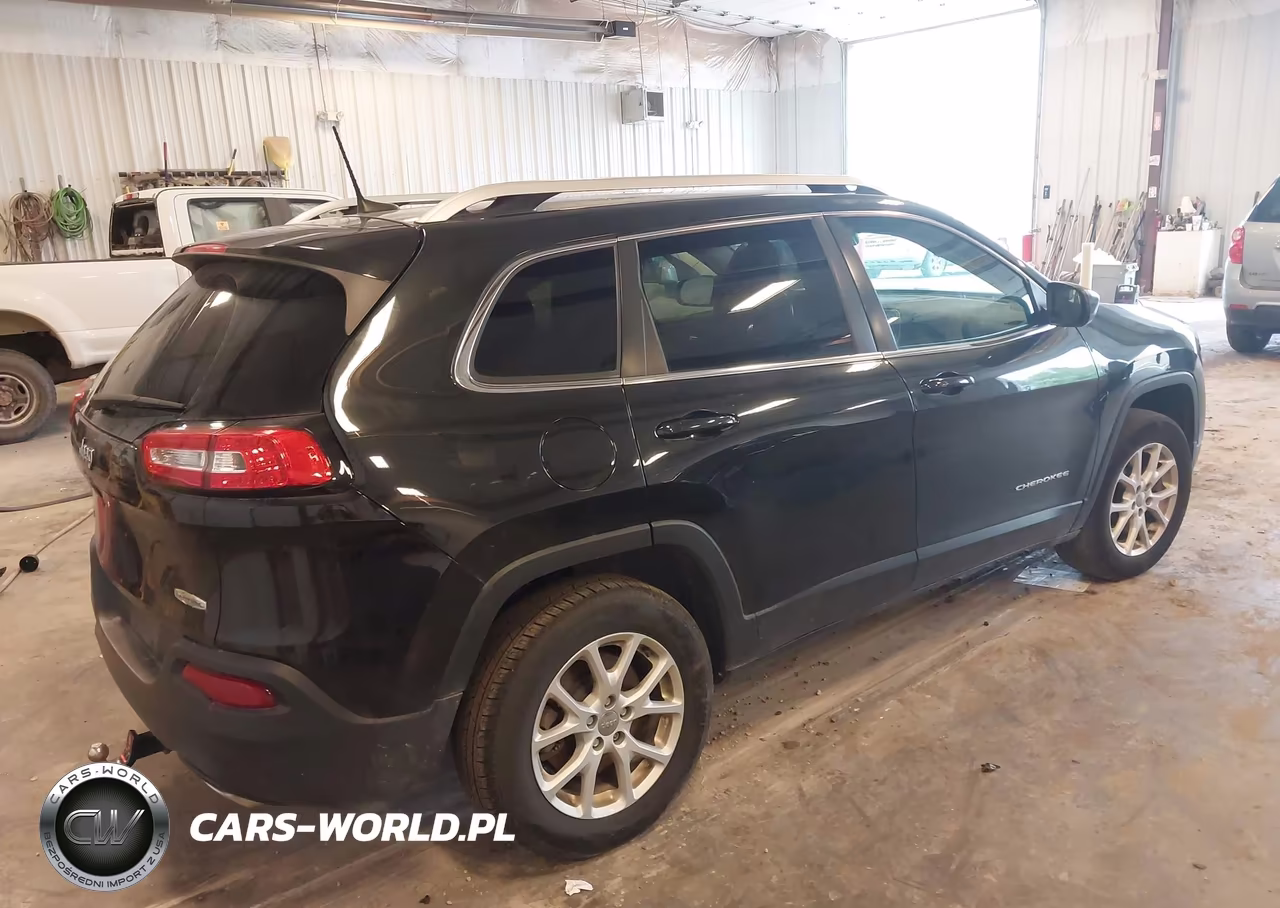 2015 Jeep Cherokee Latitude VIN:1C4PJMCS6FW773299 - 4