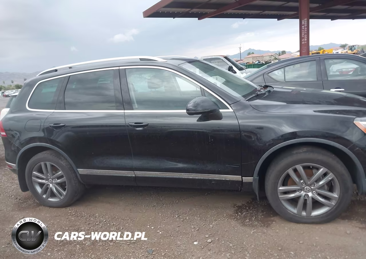 2015 Volkswagen Touareg V6 Lux VIN:WVGEF9BP2FD003384 - 13