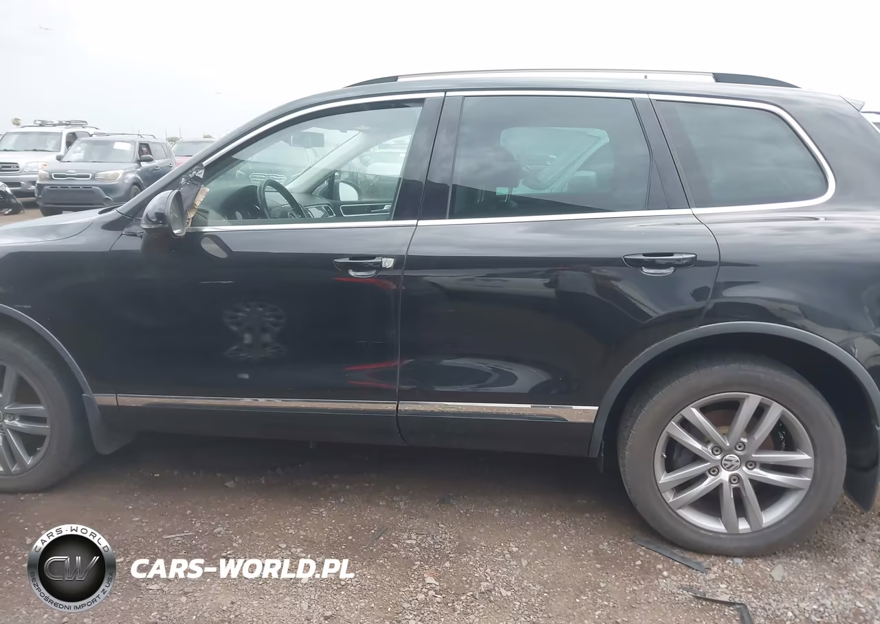2015 Volkswagen Touareg V6 Lux VIN:WVGEF9BP2FD003384 - 14