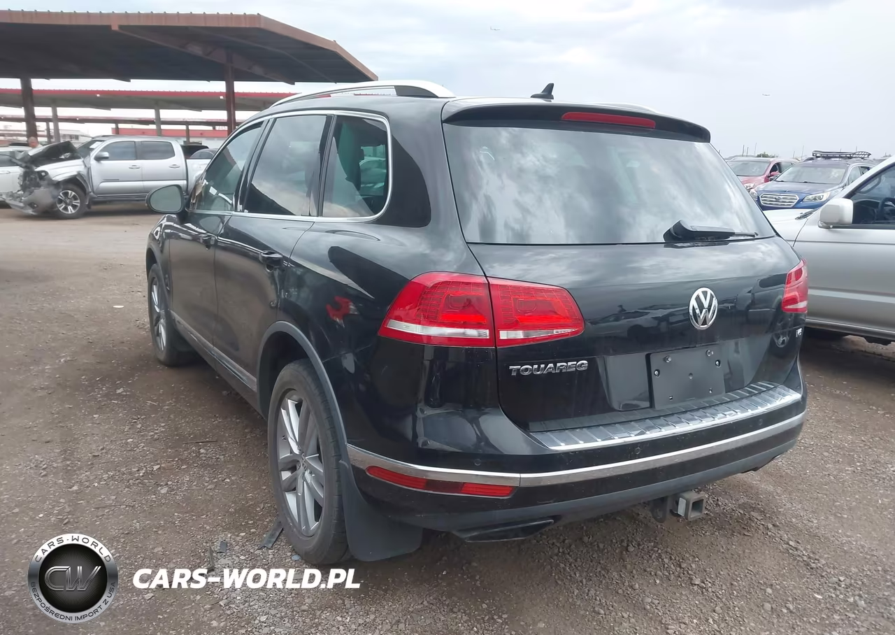 2015 Volkswagen Touareg V6 Lux VIN:WVGEF9BP2FD003384 - 3