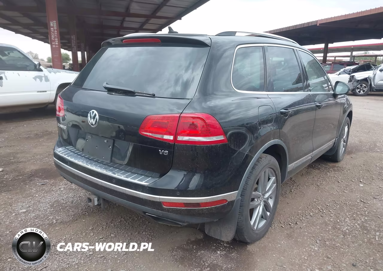 2015 Volkswagen Touareg V6 Lux VIN:WVGEF9BP2FD003384 - 4