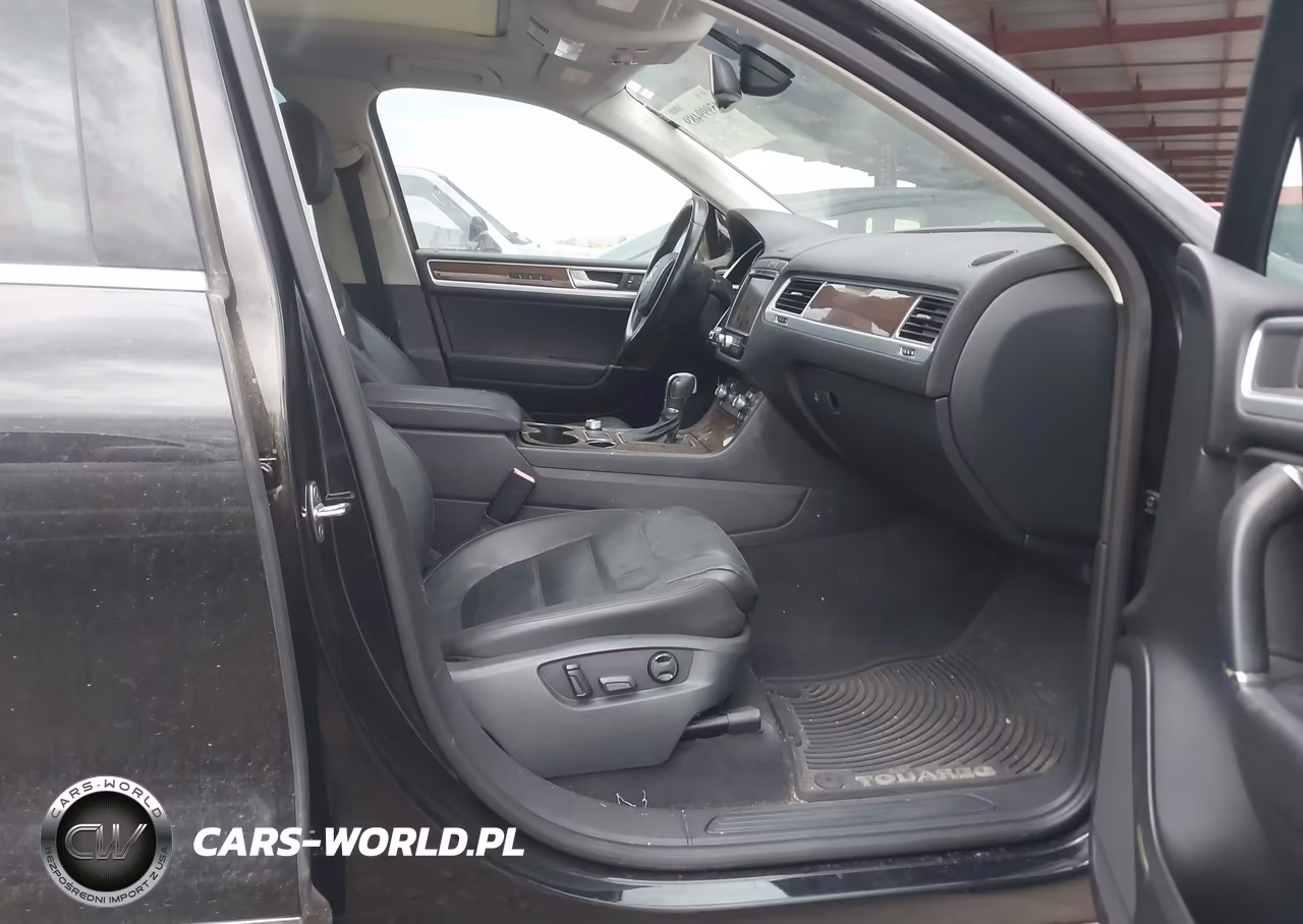 2015 Volkswagen Touareg V6 Lux VIN:WVGEF9BP2FD003384 - 5