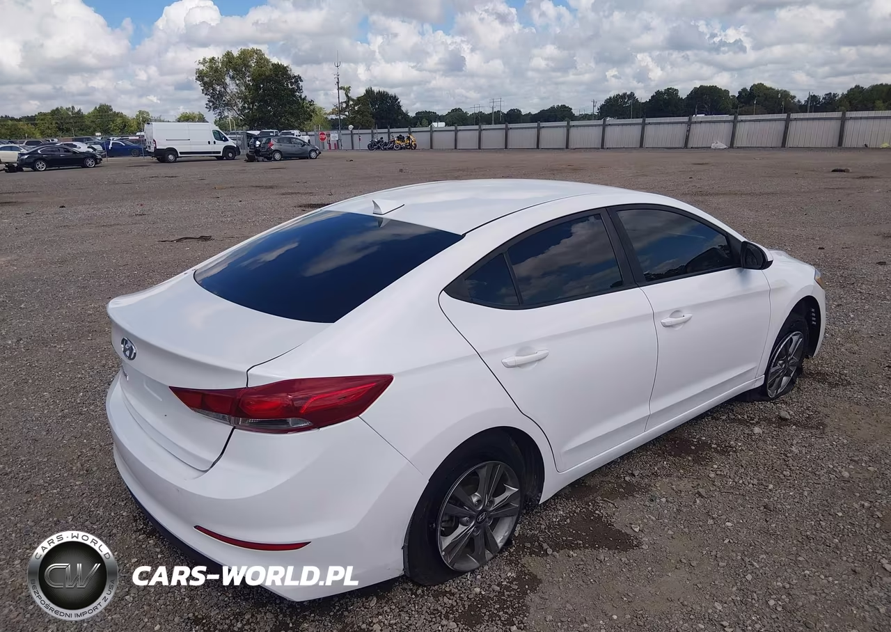 2018 Hyundai Elantra Sel VIN:5NPD84LF5JH254860 - 4
