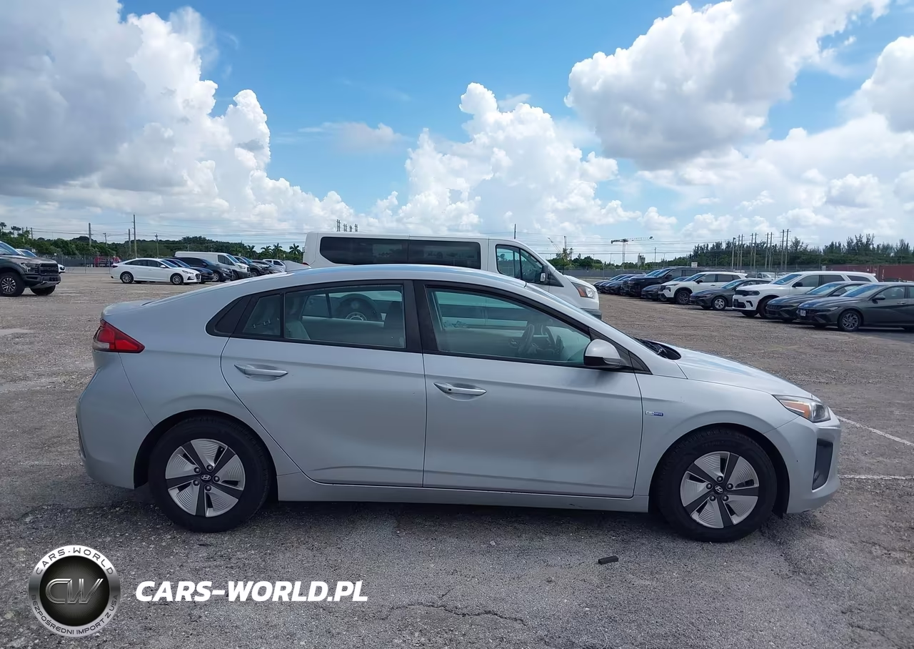 2020 Hyundai Ioniq Hybrid Blue VIN:KMHC65LC8LU218131 - 16