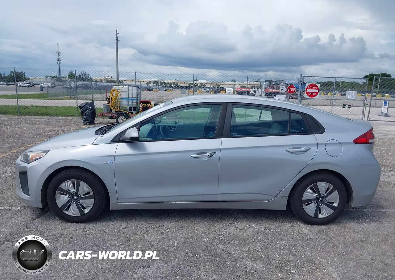 2020 Hyundai Ioniq Hybrid Blue VIN:KMHC65LC8LU218131 - 17