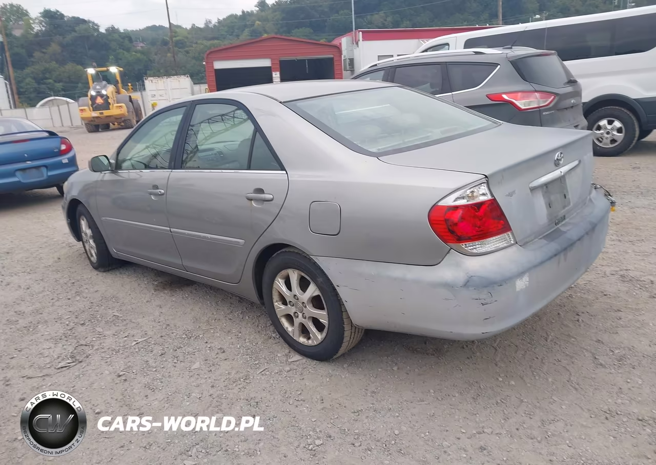 2005 Toyota Camry Xle VIN:4T1BE30K45U519514 - 3