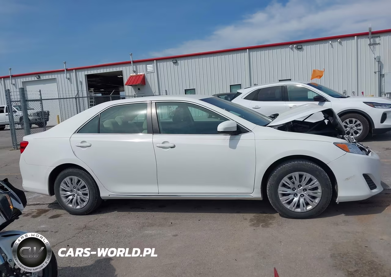 2014 Toyota Camry Le VIN:4T4BF1FK4ER380175 - 13