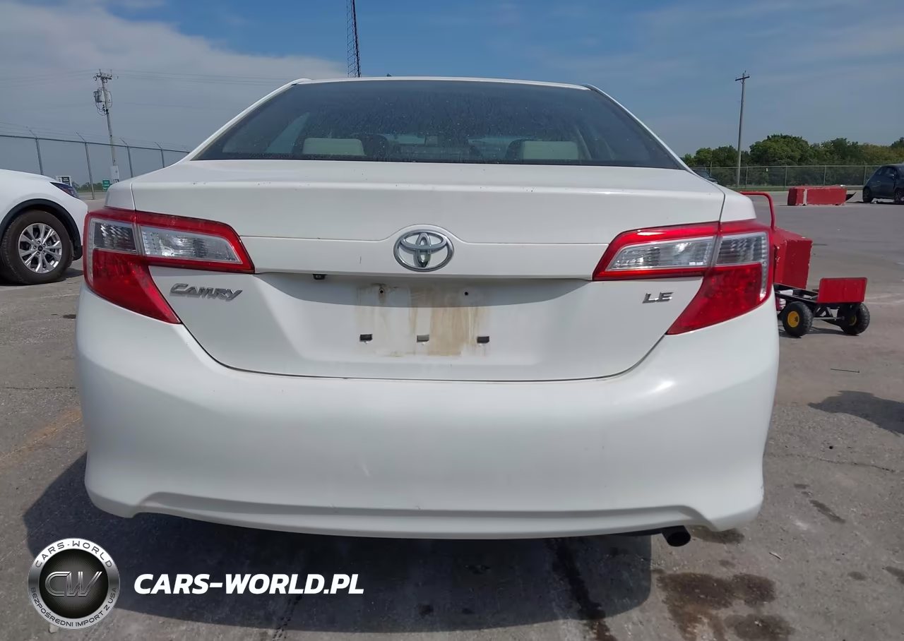 2014 Toyota Camry Le VIN:4T4BF1FK4ER380175 - 16
