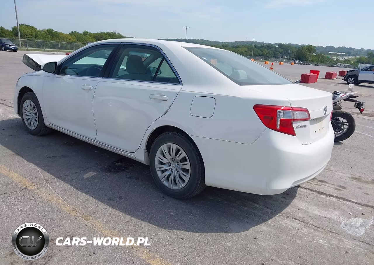 2014 Toyota Camry Le VIN:4T4BF1FK4ER380175 - 3