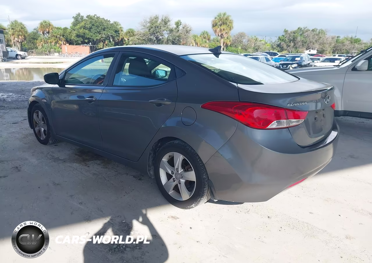 2013 Hyundai Elantra Gls VIN:5NPDH4AE5DH339745 - 3