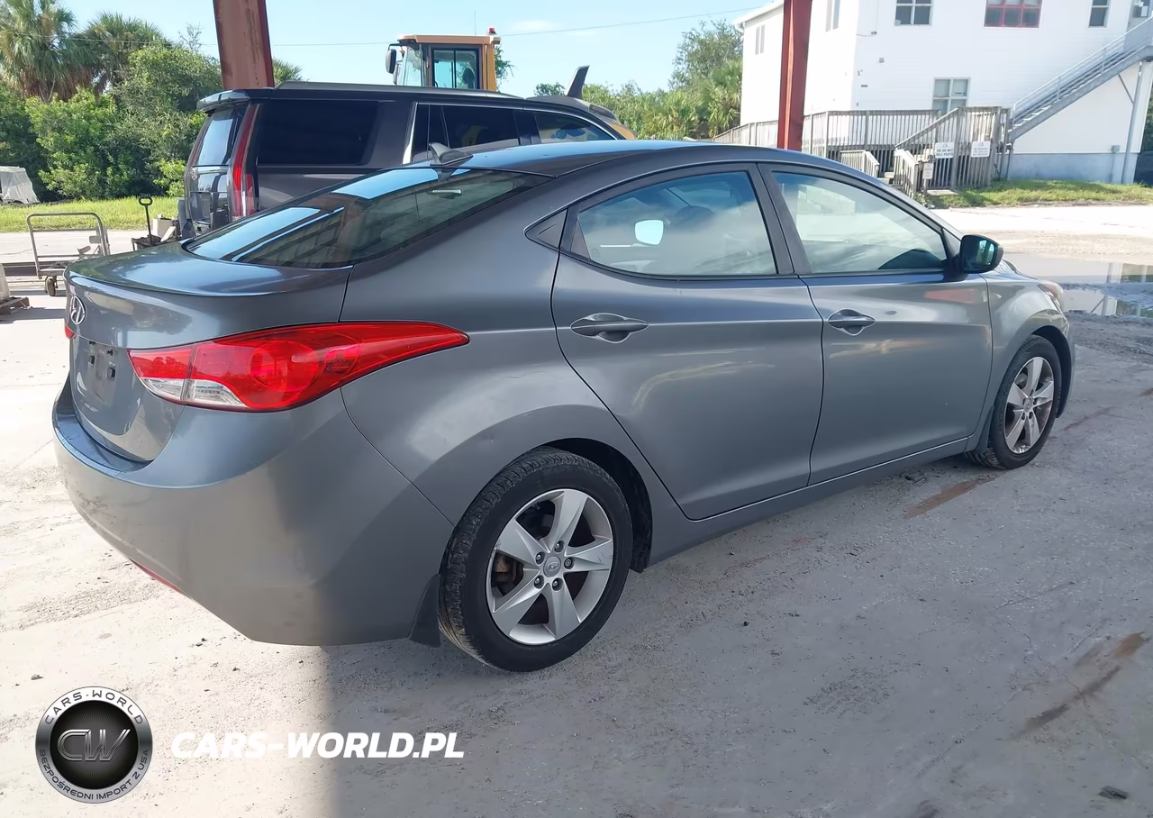 2013 Hyundai Elantra Gls VIN:5NPDH4AE5DH339745 - 4