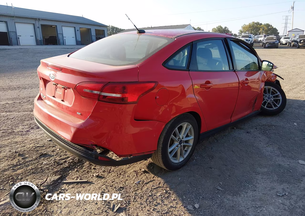 2017 Ford Focus Se VIN:1FADP3F24HL226176 - 4