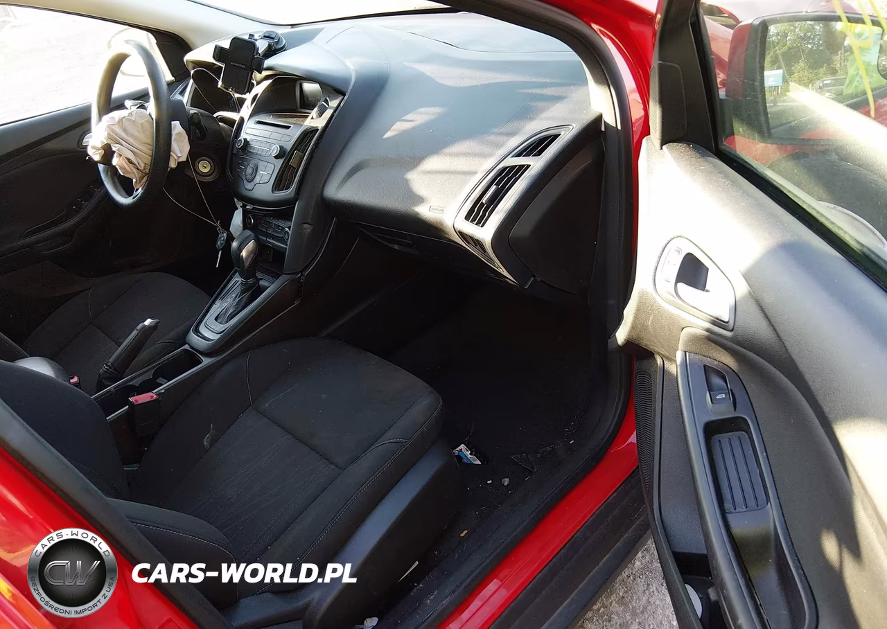 2017 Ford Focus Se VIN:1FADP3F24HL226176 - 5