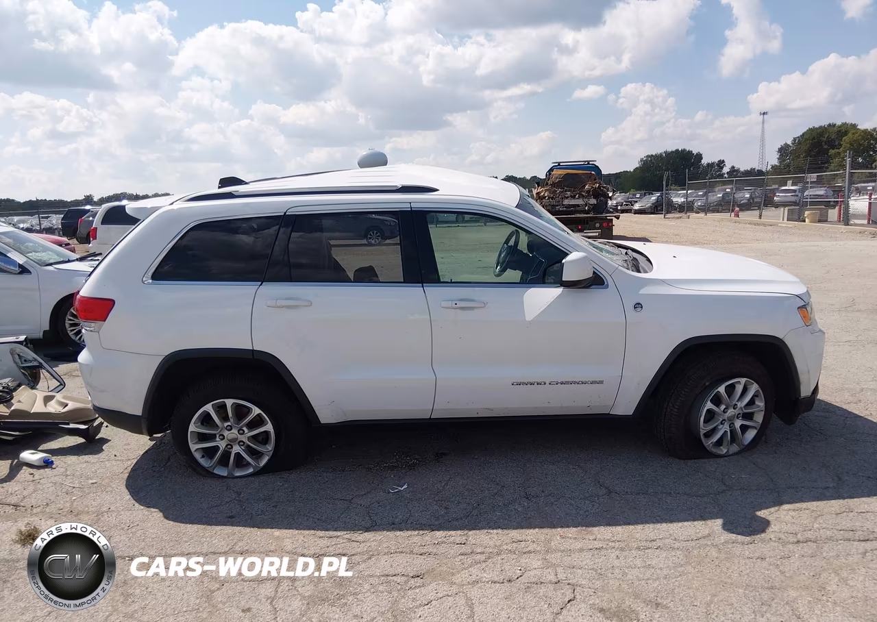 2015 Jeep Grand Cherokee Laredo VIN:1C4RJFAG9FC827859 - 13