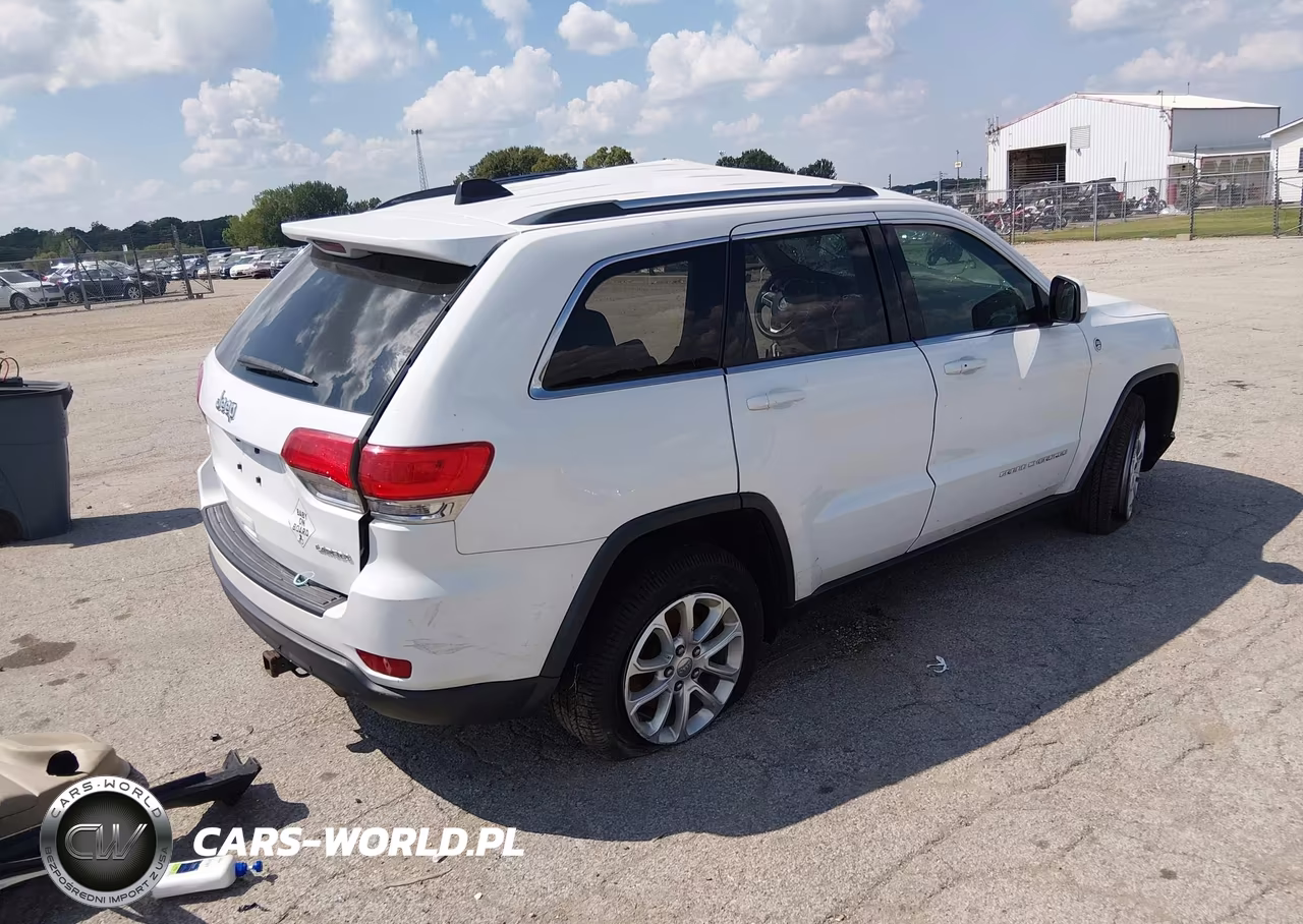 2015 Jeep Grand Cherokee Laredo VIN:1C4RJFAG9FC827859 - 4