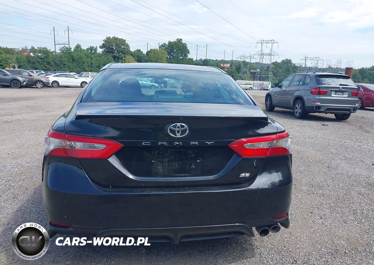 2018 Toyota Camry Se VIN:4T1B11HK0JU560575 - 17