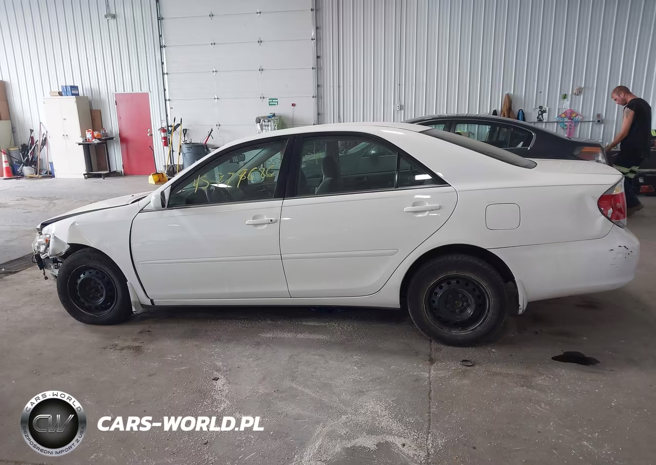 2005 Toyota Camry Le VIN:4T1BE32K15U613671 - 14