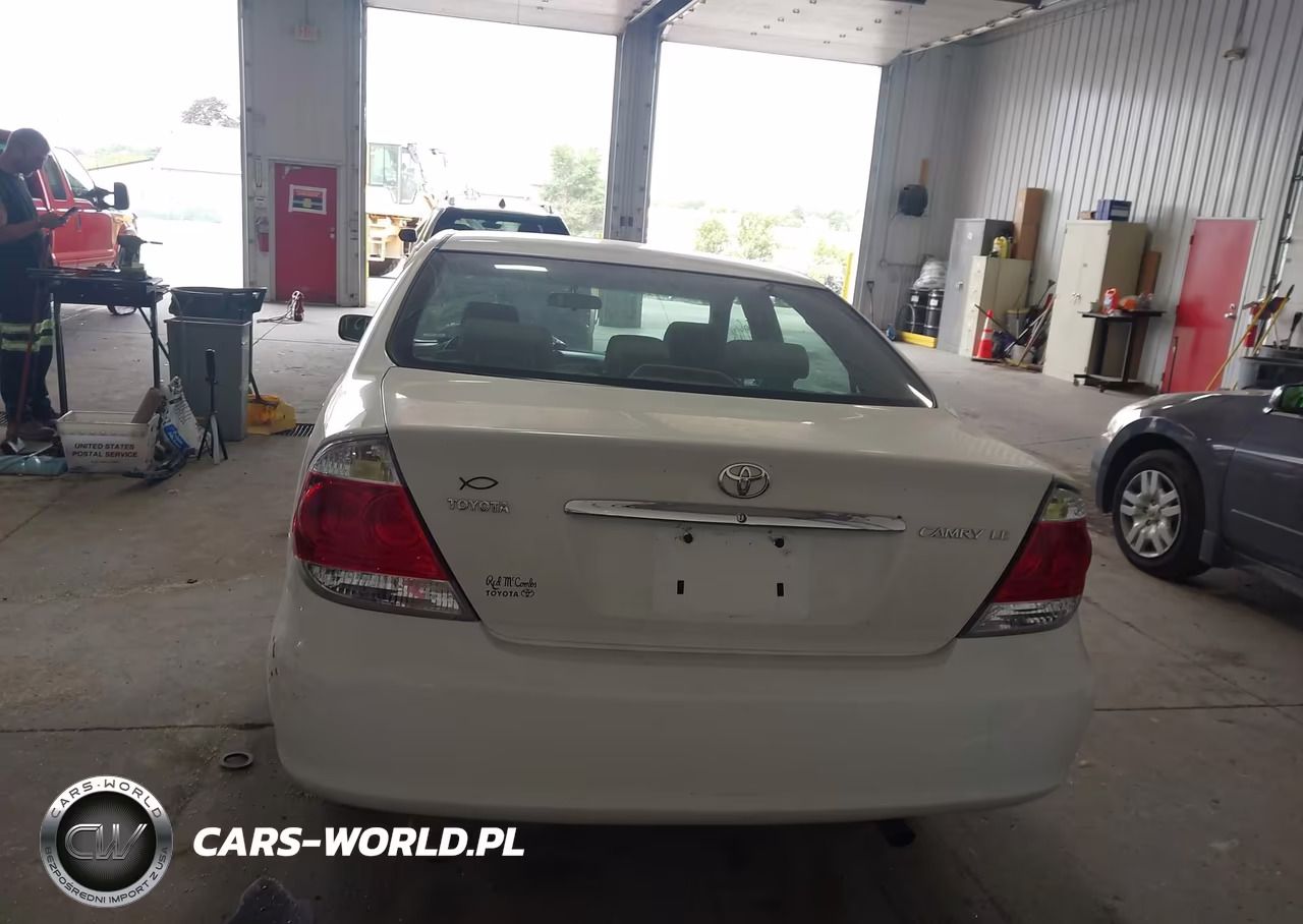 2005 Toyota Camry Le VIN:4T1BE32K15U613671 - 16