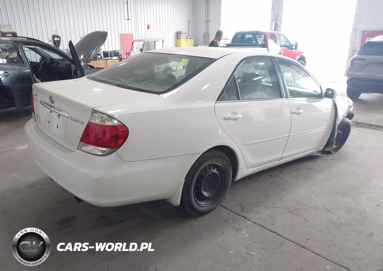 2005 Toyota Camry Le VIN:4T1BE32K15U613671 - 4