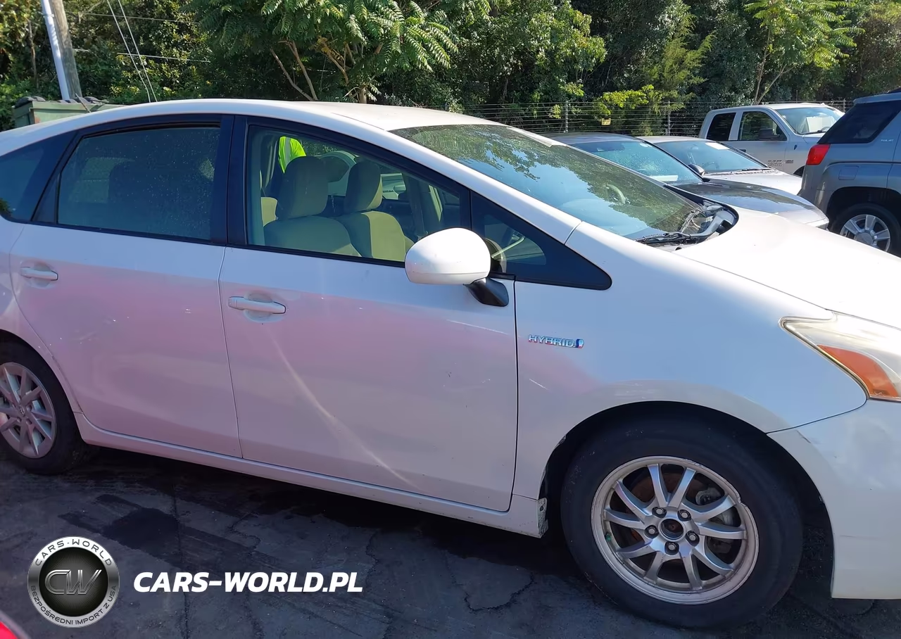 2013 Toyota Prius V Three VIN:JTDZN3EU8D3244831 - 13