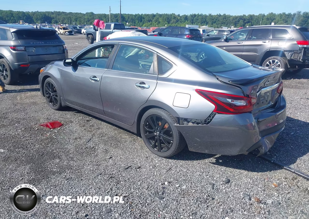 2017 Nissan Altima 2.5 Sr VIN:1N4AL3AP9HC492682 - 3