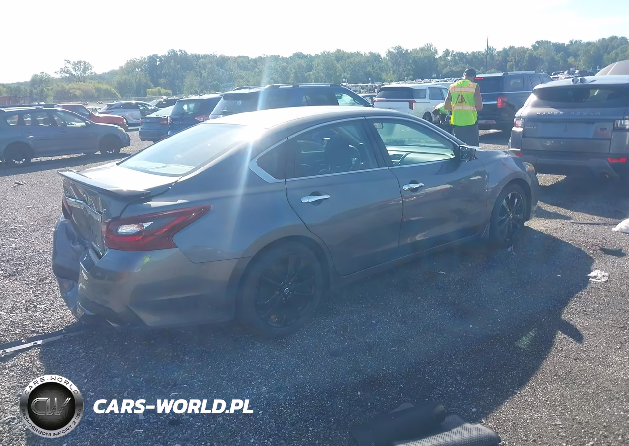 2017 Nissan Altima 2.5 Sr VIN:1N4AL3AP9HC492682 - 4