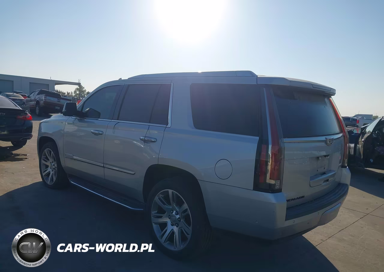2018 Cadillac Escalade Luxury VIN:1GYS3BKJ9JR323679 - 3