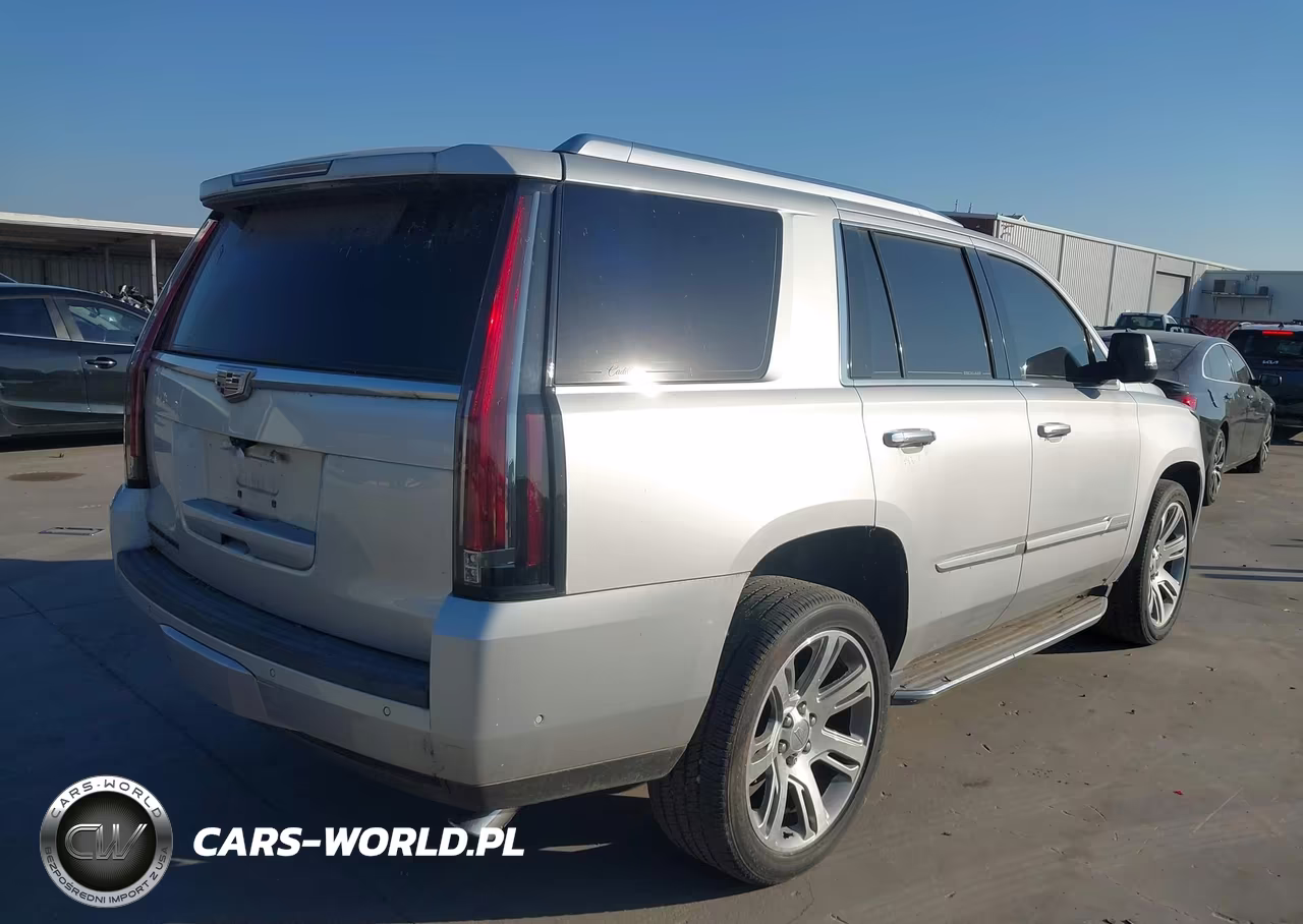 2018 Cadillac Escalade Luxury VIN:1GYS3BKJ9JR323679 - 4