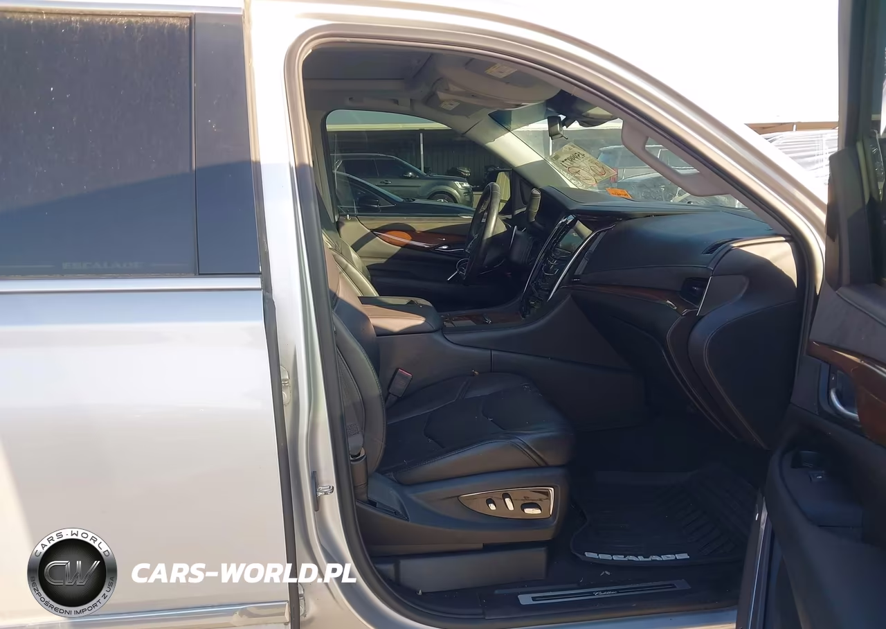 2018 Cadillac Escalade Luxury VIN:1GYS3BKJ9JR323679 - 5