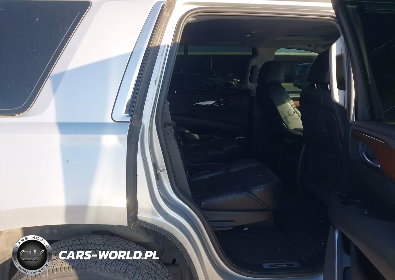 2018 Cadillac Escalade Luxury VIN:1GYS3BKJ9JR323679 - 8