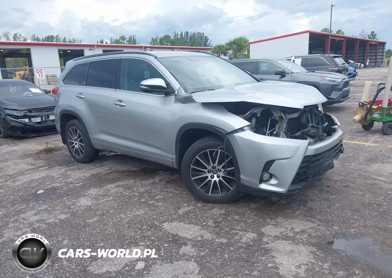 2017 Toyota Highlander Se