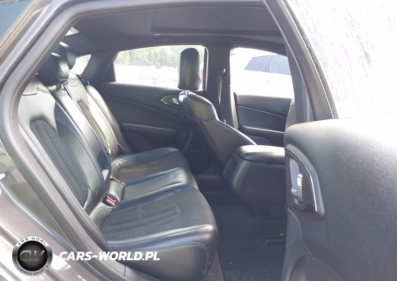 2015 Chrysler 200 S VIN:1C3CCCBG5FN569782 - 8