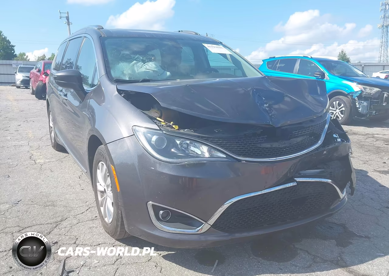 2018 Chrysler Pacifica Touring L Plus VIN:2C4RC1EG6JR289628 - 6