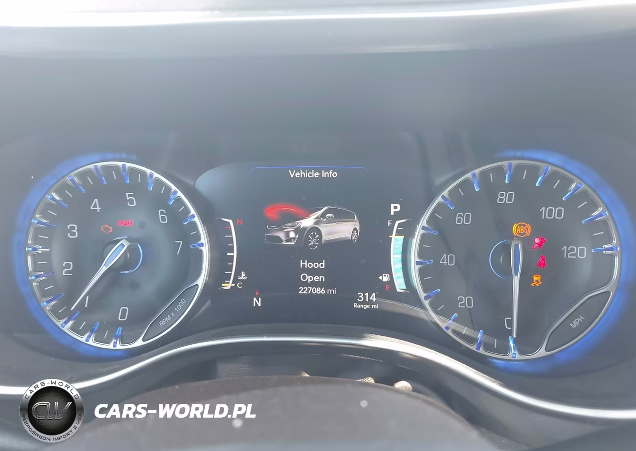 2018 Chrysler Pacifica Touring L Plus VIN:2C4RC1EG6JR289628 - 7