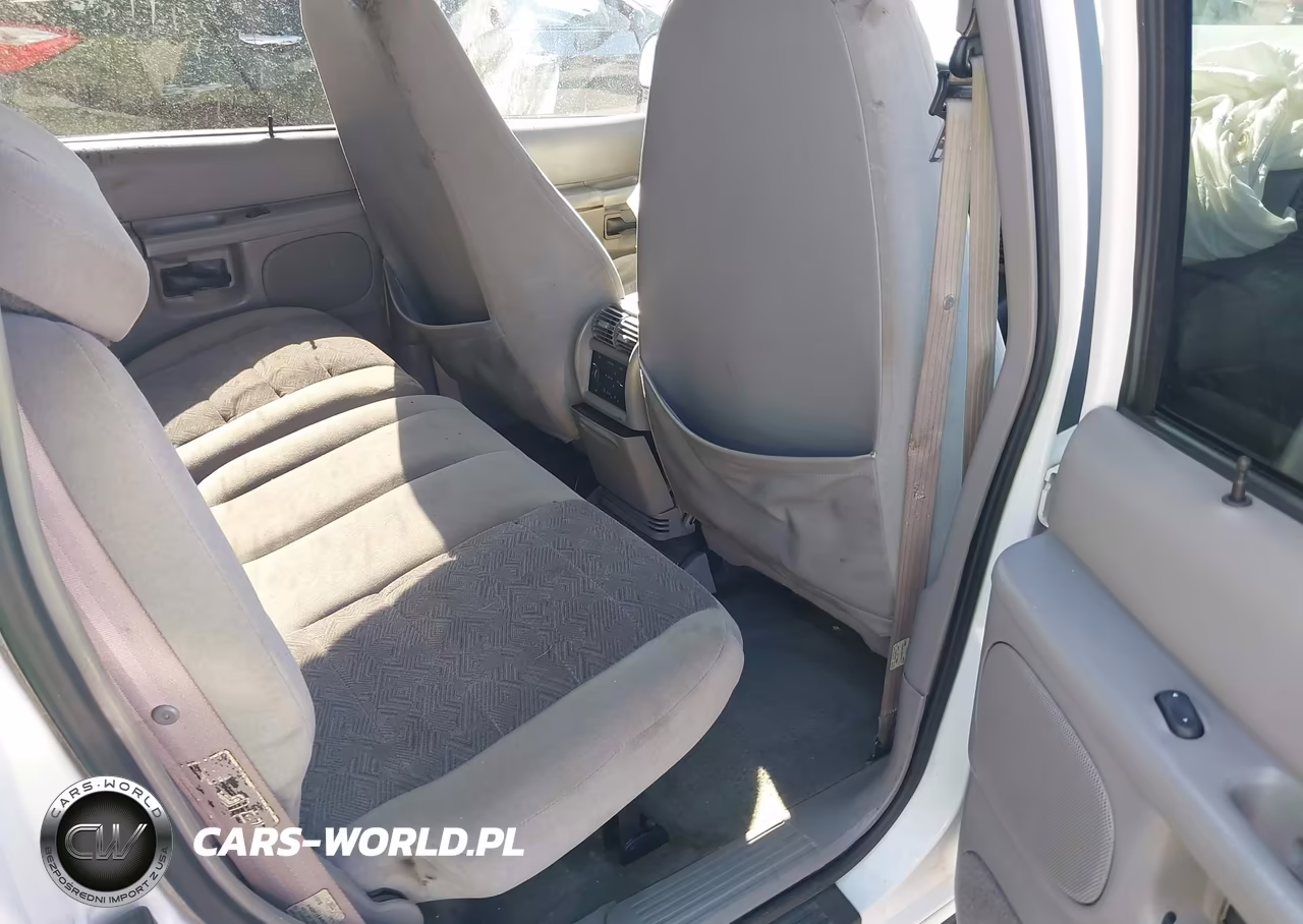2000 Ford Explorer Xlt VIN:1FMZU63E1YZC60836 - 8