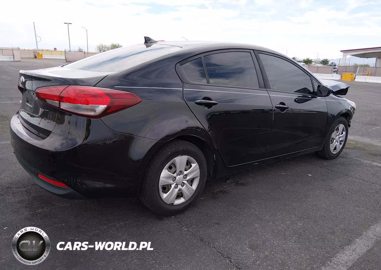 2018 Kia Forte Lx VIN:3KPFK4A77JE166001 - 4