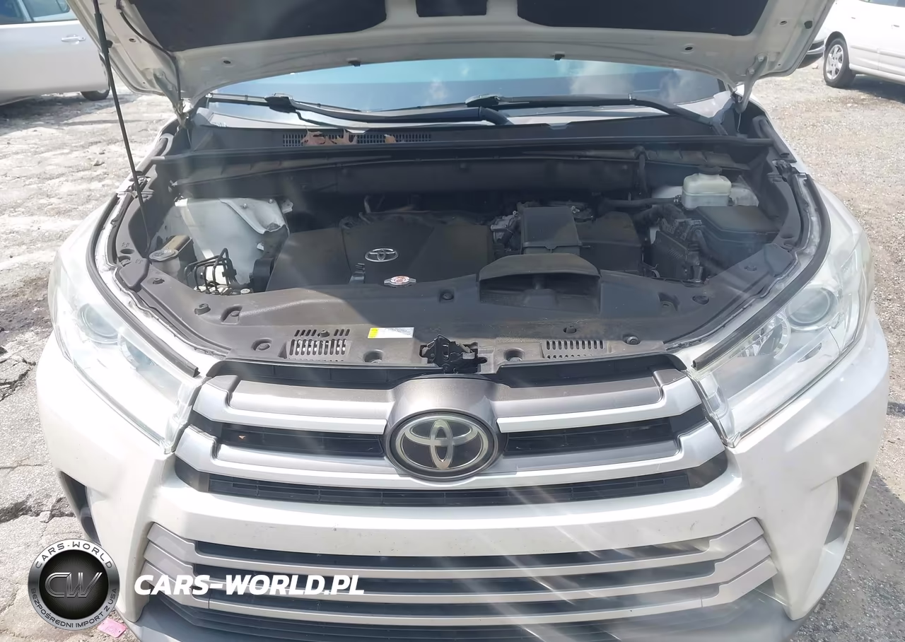 2019 Toyota Highlander Le VIN:5TDZZRFH1KS360103 - 10