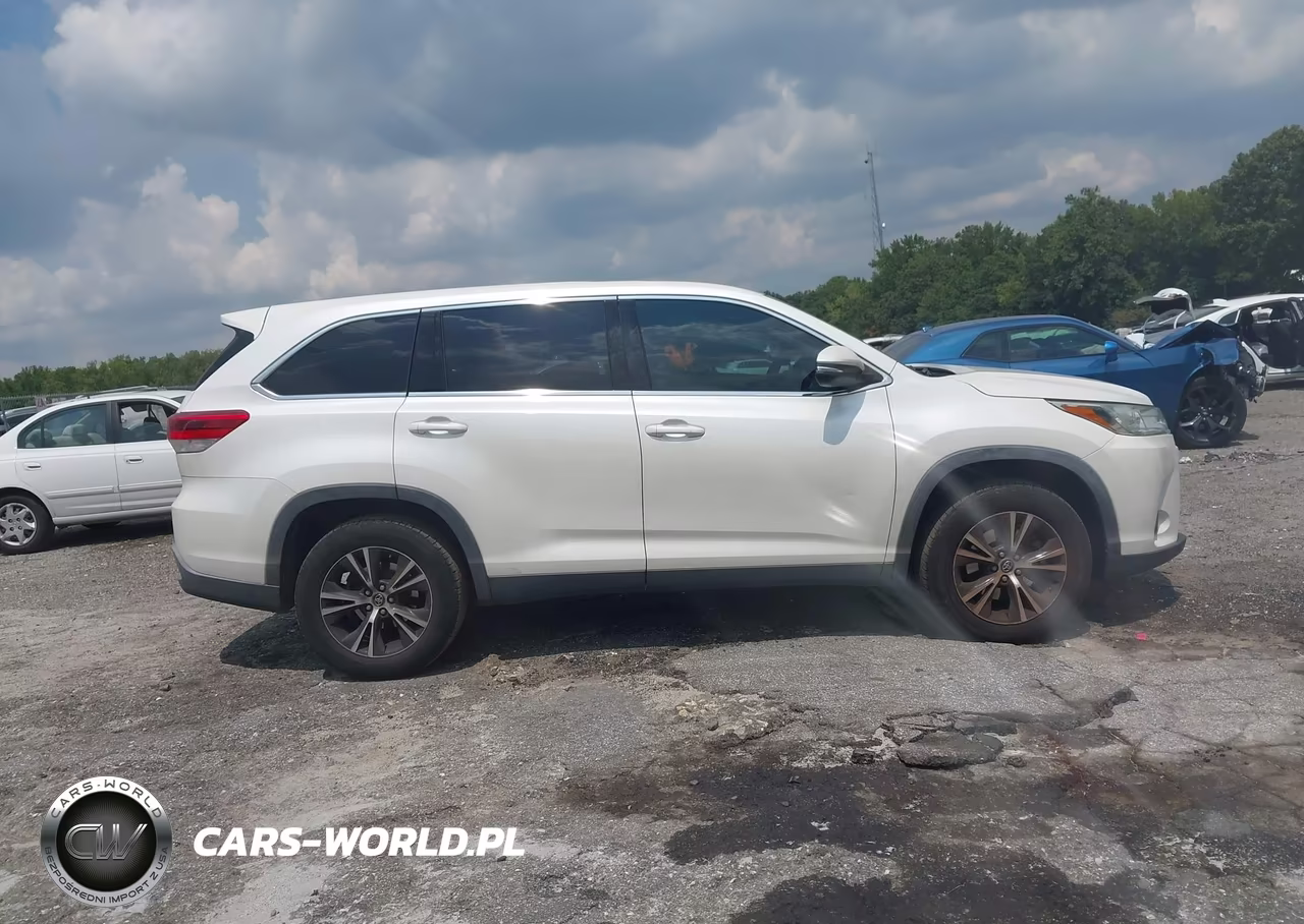 2019 Toyota Highlander Le VIN:5TDZZRFH1KS360103 - 13