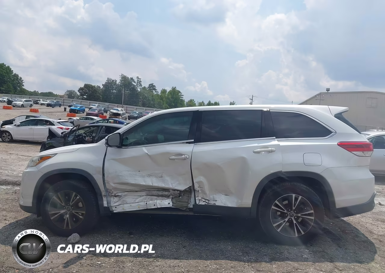 2019 Toyota Highlander Le VIN:5TDZZRFH1KS360103 - 14