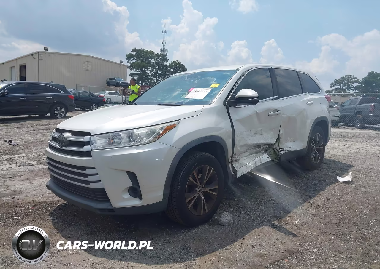 2019 Toyota Highlander Le VIN:5TDZZRFH1KS360103 - 2