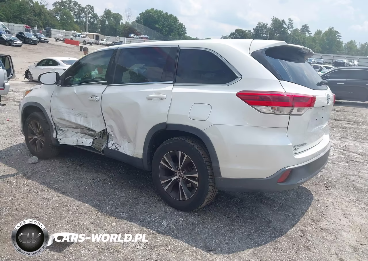 2019 Toyota Highlander Le VIN:5TDZZRFH1KS360103 - 3