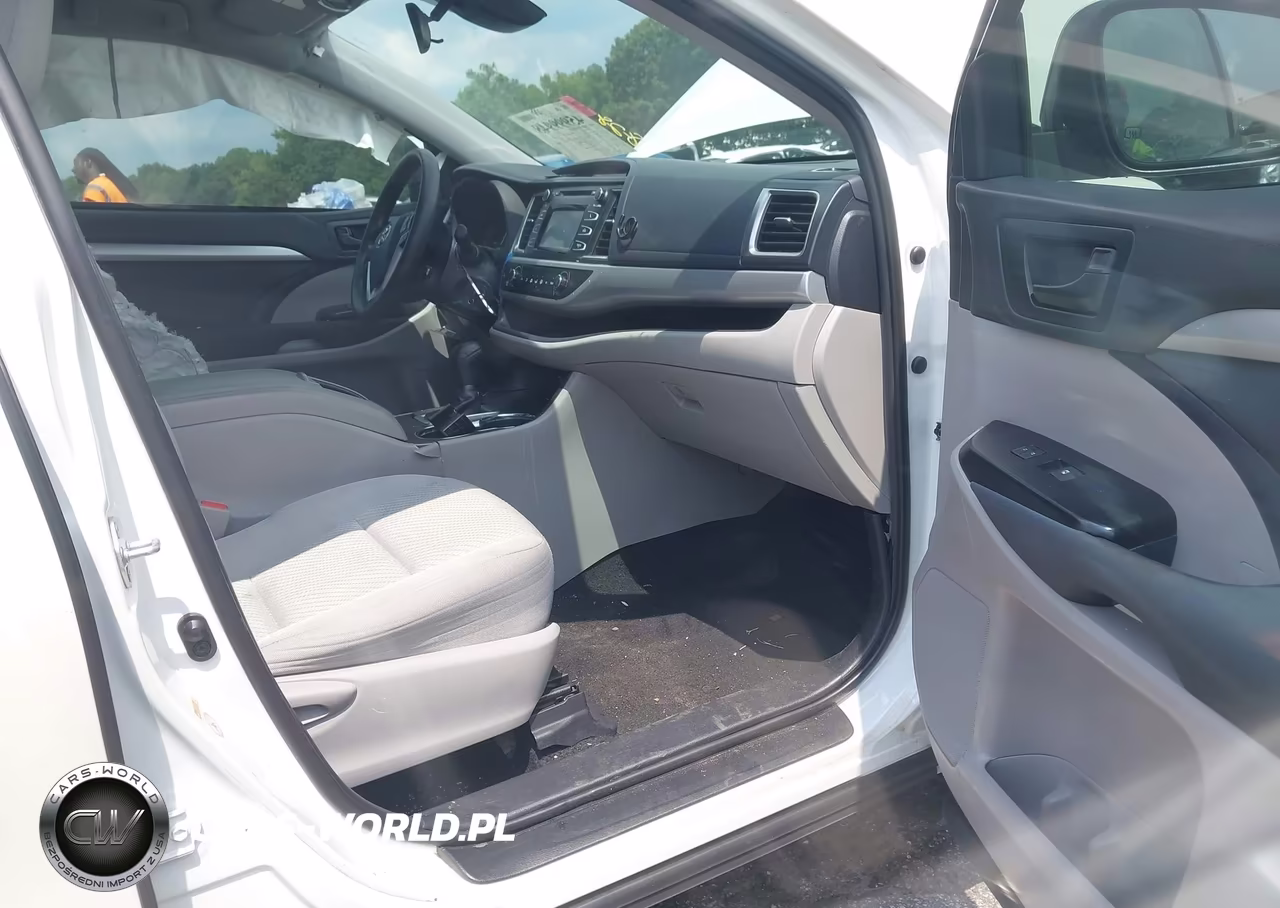 2019 Toyota Highlander Le VIN:5TDZZRFH1KS360103 - 5