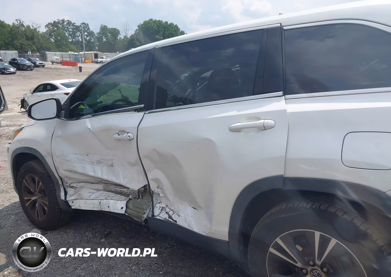 2019 Toyota Highlander Le VIN:5TDZZRFH1KS360103 - 6