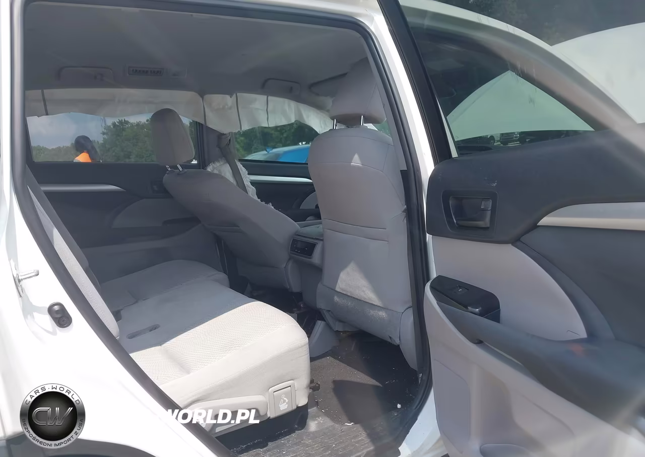 2019 Toyota Highlander Le VIN:5TDZZRFH1KS360103 - 8